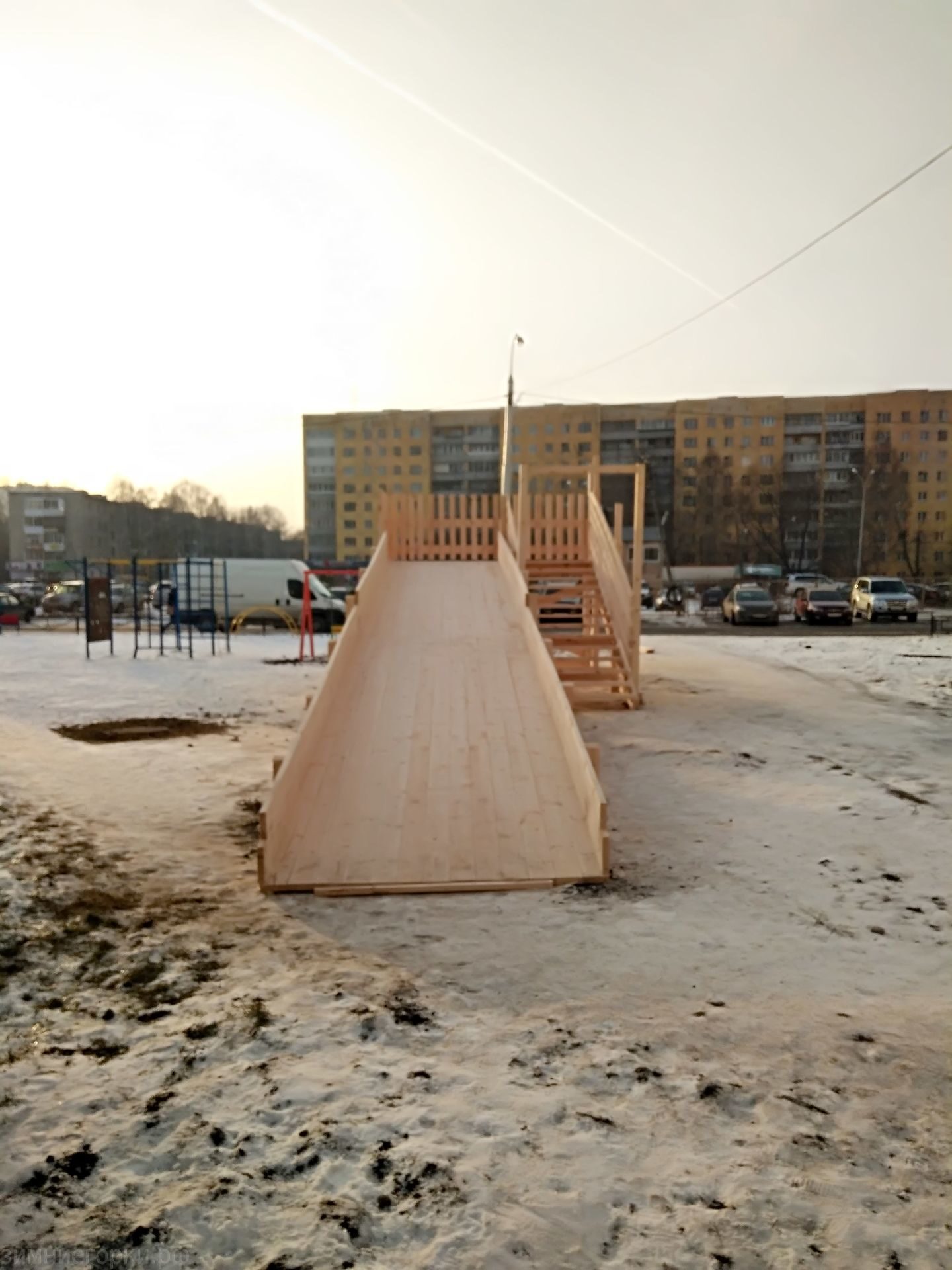 Зимняя деревянная горка "Кит 2"